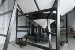 Емкость ЦКТ 3000 л с патрубком 90мм с фланцем под плотность до 1,5 г/см3 белая в обрешетке с лестницей