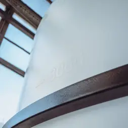 Емкость ЦКТ 5000 л с патрубком 110мм под плотность до 1,2 г/см3 белая в обрешетке с лестницей